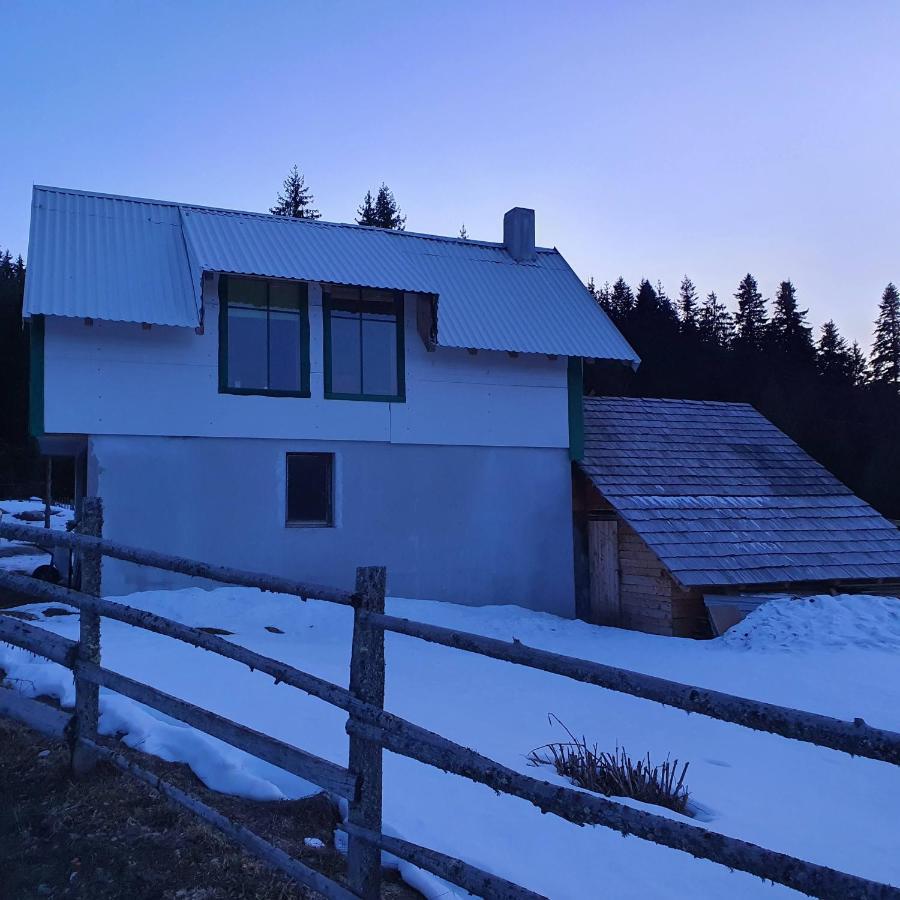 Planinska Koliba Ajdanovici Jelovac Nisicka Visoravan Olovo  Luaran gambar